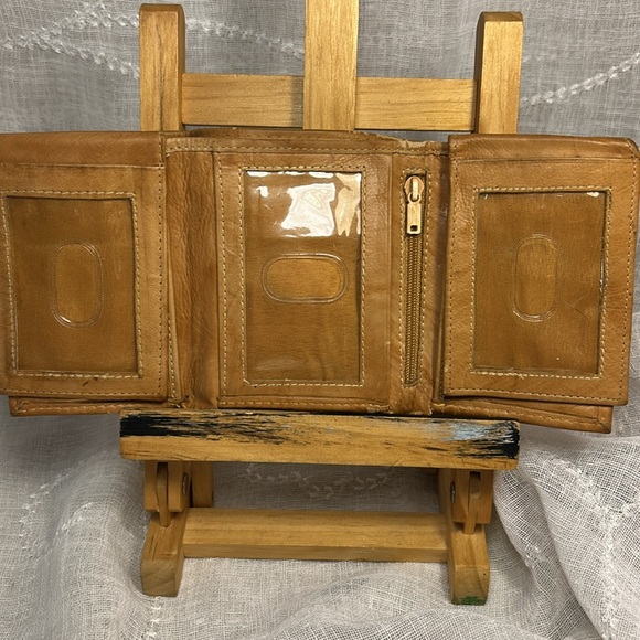 Handcrafted buttery soft glove leather trifold wallet - Picture 7 of 13